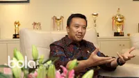 Menpora, Imam Nahrawi  saat diwawancara tim bola.com di Kantor Kemenpora, Jakarta, Selasa (03/04/2017). Pertemuan ini untuk mendengar tanggapan Menpora terkait kesiapan  Asian Games 2018. (Bola.com/Nicklas Hanoatubun)