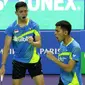 Ganda putra Indonesia, Fajar Alfian/Muhammad Rian Ardianto, membuat kejutan dengan memulangkan pasangan unggulan keempat asal China, Liu Junhui/Liu Yuchen, pada babak pertama Prancis Terbuka Super Series 2017, Rabu (25/10/2017). (PBSI)