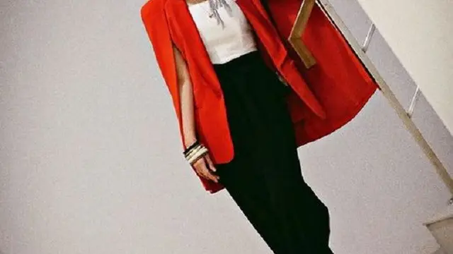 [Bintang] Usai Lepas Hijab, Rina Nose Tampil Edgy dengan Gaya Rambut Cornrows