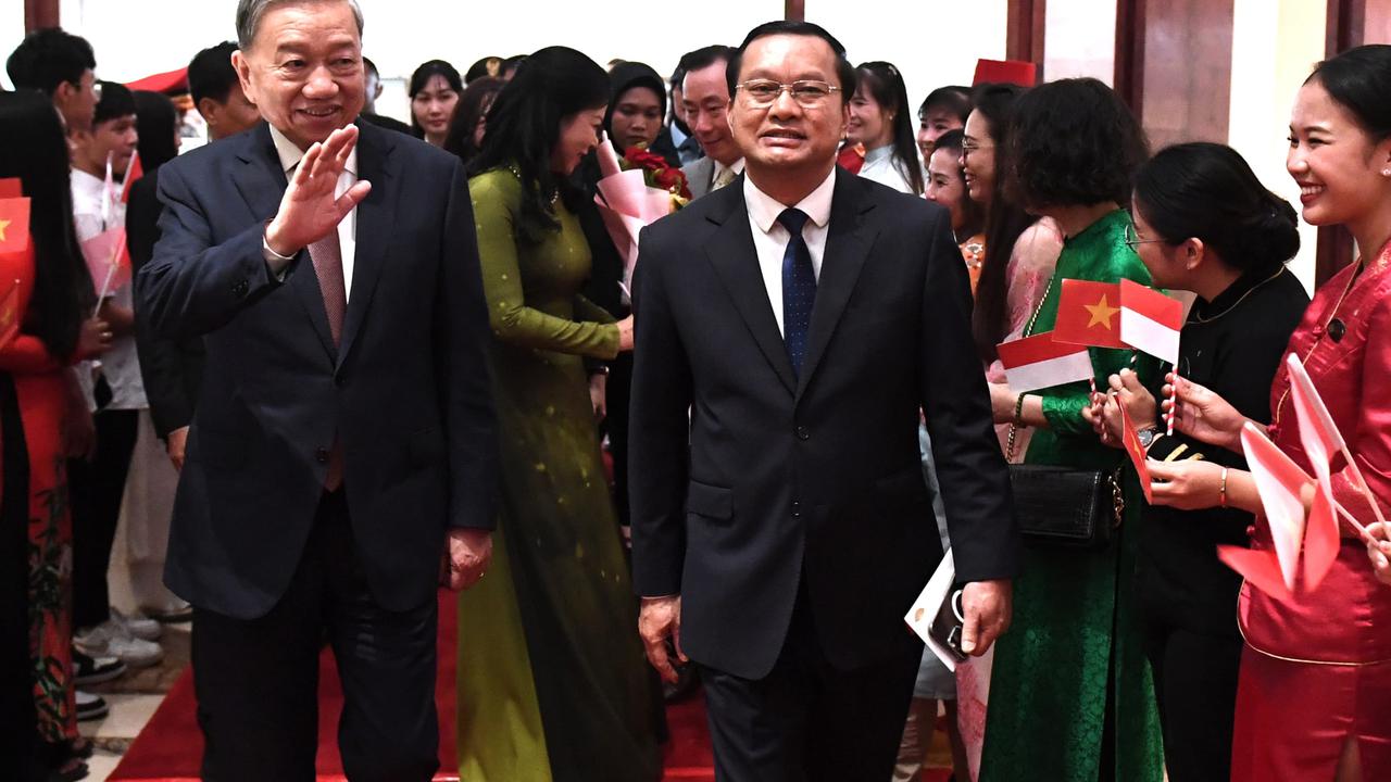 ekretaris Jenderal Komite Sentral Partai Komunis Viet Nam (PKV), To Lam beserta istri Ngo Phu'o'ng Ly tiba