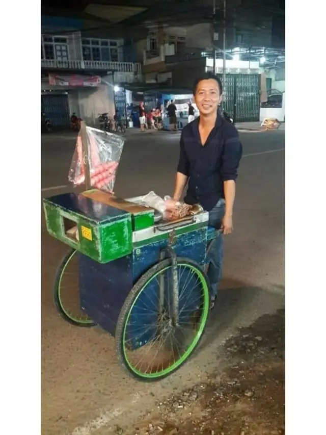 7 Potret Penjual Talas dari Singkawang Ini Mirip Donnie Yen Bintang IP Man