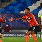 Striker Shaktar Donetsk, Manor Solomon, merayakan gol yang dicetaknya ke gawang Real Madrid pada laga Liga Champions 2020/2021 di Estadio Alfredo Di Stefano, Rabu (21/10/2020) malam WIB. Real Madrid kalah 2-3 oleh Shaktar Donetsk. (AFP/Gabriel Bouys)