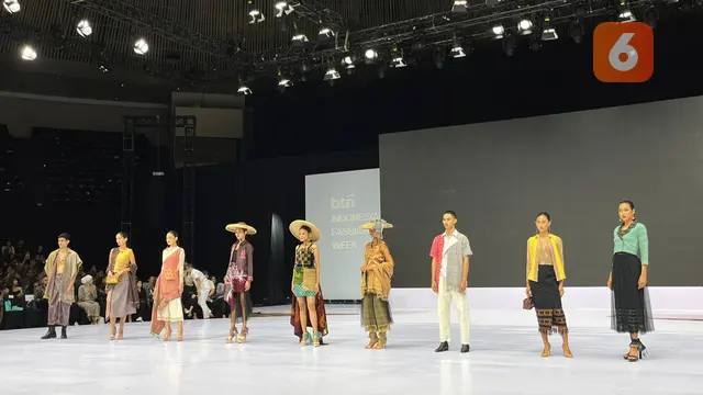 Cantiknya Wastra Tenun Baduy Bergaya Urban di Indonesia Fashion Week 2025. (Dok: Liputan6.com/dyah)