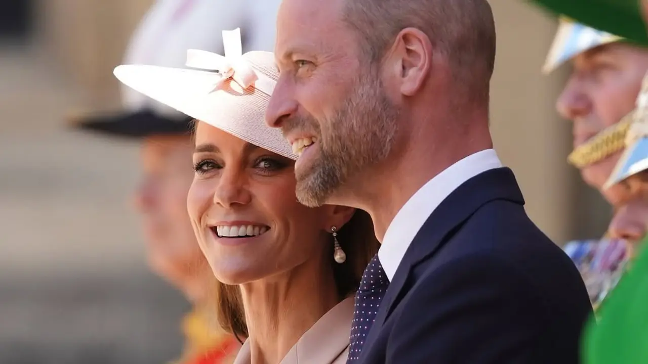 Sambut Presiden Emmanuel Macron, Kate Middleton Pakai Busana Desainer Prancis untuk Pertama Kalinya