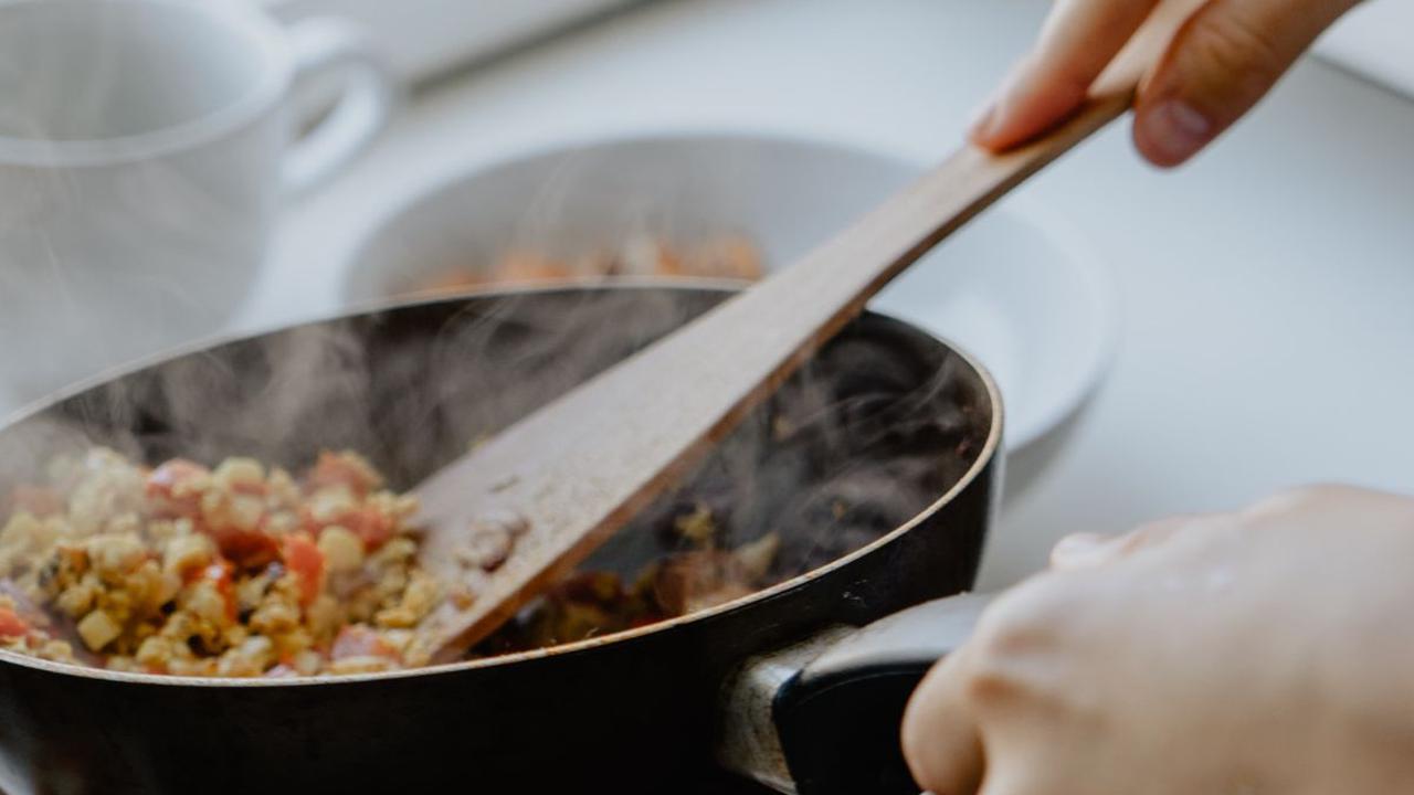 <a class="editorlink " href="https://www.merdeka.com/jabar/resep-bumbu-rendang-jengkol-ala-rumahan-enak-dan-menggugah-selera-kln.html" rel="follow" target="_self">Rendang jengkol </a>bisa jadi sajian lezat yang menggugah selera. Jengkol merupakan salah sa