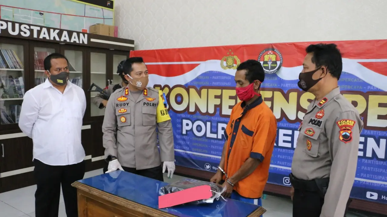 Seorang suami tega menganiaya istrinya gara-gara rebutan ponsel yang sedang digunakan untuk belajar online anaknya. (Foto: Liputan6.com/Humas Polres Kebumen)