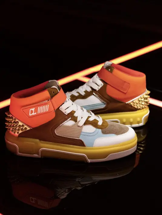 Mengusung siluet teknis yang sporty, ASTROLOUBI menetapkan standar baru dengan konstruksi inovatifnya. [Foto: Instagram/ Christian Louboutin]