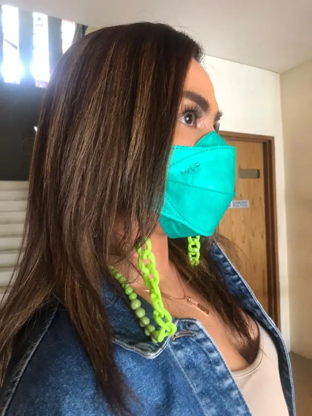 Melaney Ricardo kenakan tali masker c.u.r.l.y.fries/dok. Galuh Wanda