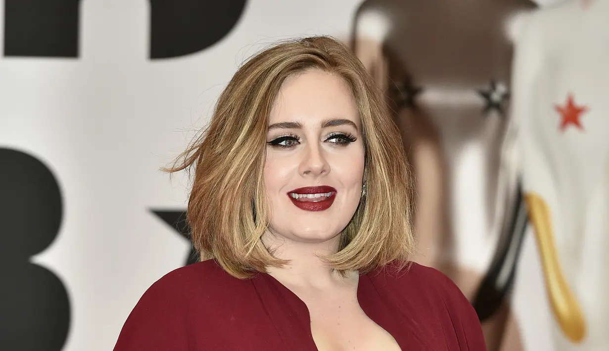 Dedikasi Adele untuk Brangelina ternyata mendapat tanggapan positif. Seperti yang terlihat, ada berbagai tulisan di akun twitter penggemarnya, “Adele sudah mendedikasikan konser ini untuk Brangelina, katanya, ini akhir zaman”. (AFP/Bintang.com)