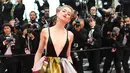 Aktris AS Amber Heard berpose saat menghadiri pemutaran film "Sorry Angel (Plaire, Aimer et Courir Vite)" pada Festival Film Cannes ke-71 di Cannes, Prancis (10/5). Amber Heard tampil seksi saat menghadiri festival fim tersebut. (AFP Photo/Loic Venance)