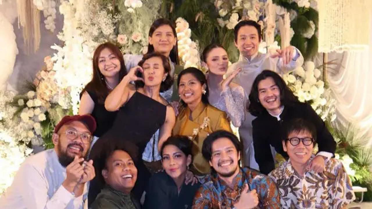 8 Adu Gaya OOTD Kondangan Para Artis saat Hadir di Resepsi Pernikahan Amanda Rawles di Jakarta, Eva Celia hingga Beby Tsabina