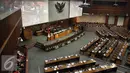 Suasana Sidang Paripurna di Kompleks Parlemen, Jakarta (29/8). Sidang yang berlangsung dalam rangka HUT ke-71 DPR itu beragenda mendengarkan pidato Ketua DPR Ade Komarudin mengenai laporan kinerja DPR tahun sidang 2015-2016. (Liputan6.com/Johan Tallo)