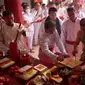 Persiapan menjelang perayaan Cap Go Meh yang dilakukan umat Tri Dharma Manado di sejumlah klenteng.