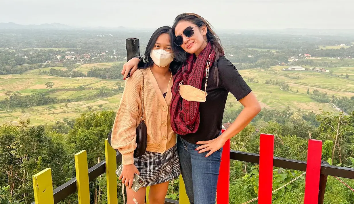 <p>Samara dan Masayu kerap hangout bareng. Keduanya kerap liburan bersama ke sejumlah tempat. [Foto: Instagram.com/masayuanastasia]</p>