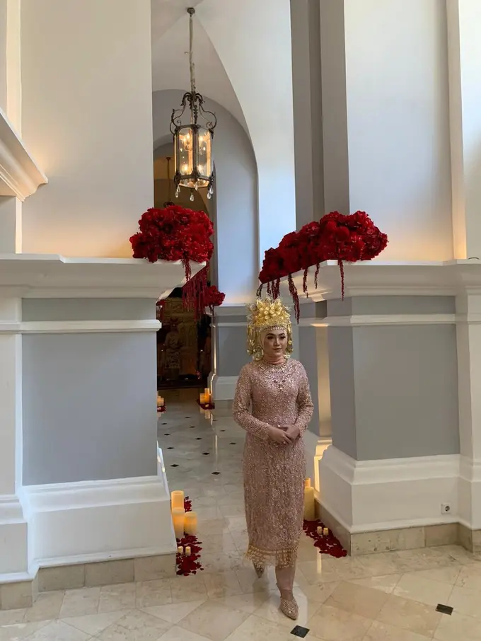Busana pengantin desainer Asky Febrianti