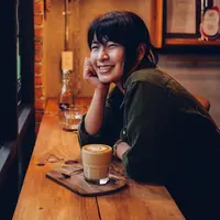 Solo Dining &amp; Co-Working Cafe Jadi Ruang Aman bagi Gen Z dan Milenial./Copyright depositphotos.com/chayathon