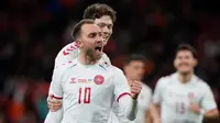 Christian Eriksen berhasil mencetak satu gol pada laga comeback-nya bersama Timnas Denmark. Namun, gol Eriksen gagal menghindarkan Denmark dari kekalahan 2-4 kontra Belanda di Johan Cruyff Arena, Minggu (27/3/2022) dini hari WIB. (AP Photo/Peter Dejong)