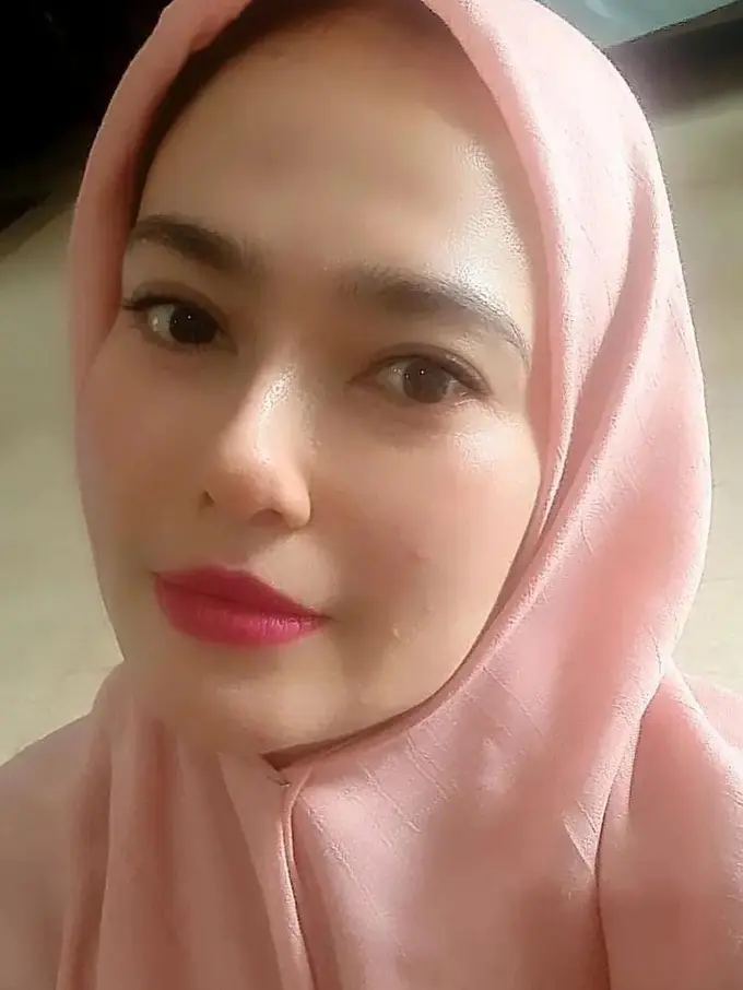 Cathrine Wilson unggah foto berhijab, netizen beramai-ramai memuji dan mendoakannya agar istiqomah