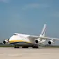 Pesawat kargo charter Antonov Internasional AN124-100 berhasil mendarat dan lepas landas di Bandara Internasional Yogyakarta (YIA) di Kulon Progo pada Rabu 10 Maret 2021.