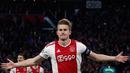 4. Matthijs de Ligt (Bek Tengah) - Juventus bersedia membayar Ajax sebesar 67,5 juta poundsterling untuk bek berusia 19 tahun ini. (AFP/Adrian Dennis).