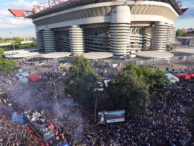 Suka cita mewarnai perayaan juara Inter Milan pada musim ini di Stadion Giuseppe Meaza, Milan, Italia, Minggu (17/05/2026) waktu setempat. (AP Photo/Luca Bruno)