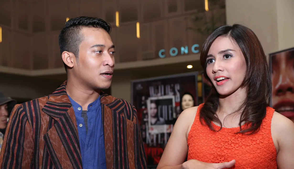 "Mungkin yang bikin kita akrab karena terlalu jujur saat mengkoreksi. Kalau akting dia bagus ya dibilang bagus. Kalau jelek ya dibilang jelek," aku Resa Aruan. (Nurwahyunan/Bintang.com)