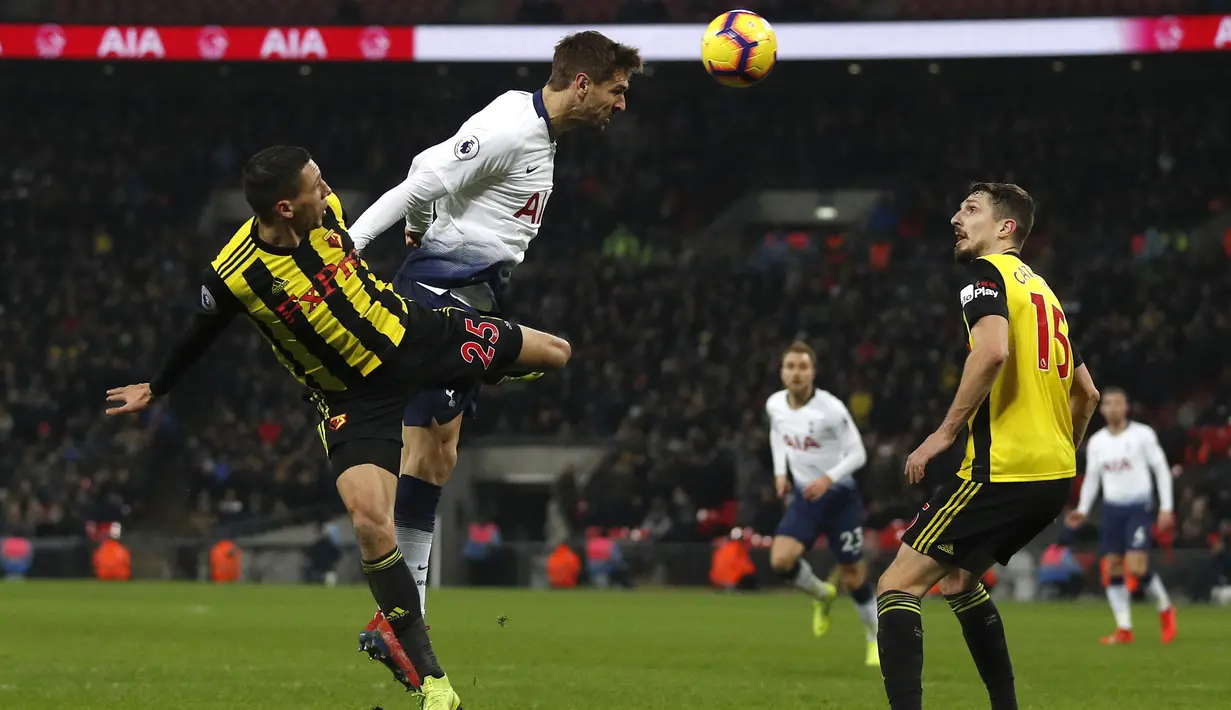 Fernando Llorente. Striker Spanyol dan SD Eibar berusia 36 tahun dengan postur 195 cm ini telah mencetak 75 gol lewat sundulan kepala dari total 208 gol. Gol-gol tersebut dicetak bersama Timnas Spanyol dan beberapa klub seperti Athletic Bilbao, Juventus dan Tottenham Hotspur. (AFP/Adrian Dennis)