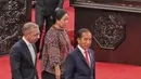 Presiden Joko Widodo bersama Ketua DPR RI Puan Maharani, dan Presiden Inter-Parliamentary Union (IPU) Duarte Pacheco saat pembukaan the 8th G20 Parliamentary Speakers' Summit (P20) di Gedung Nusantara, Kompleks Parlemen, Senayan, Jakarta, Kamis, (6/10/2022). P20 merupakan forum yang delegasinya terdiri atas parlemen dari seluruh negara G20 dan diselenggarakan dalam satu rangkaian KTT G20, dalam forum tersebut DPR RI yang menjadi tuan rumah mengusung tema ‘Stronger Parliament for Sustainable Recovery'. (Liputan6.com/Angga Yuniar)