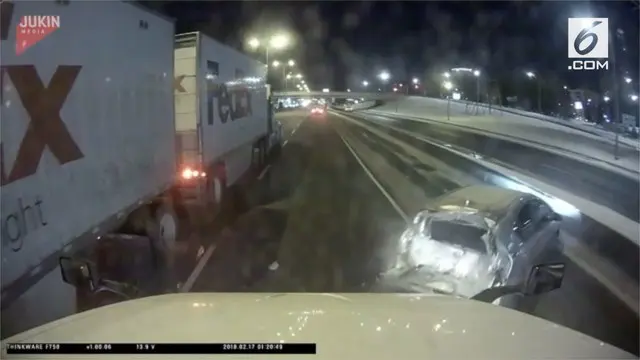 VIDEO: Detik-Detik Mobil Lolos dari Kecelakaan Maut