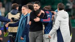 Arsenal akhirnya sukses mengakhiri catatan buruk mereka di Portugal setelah menaklukkan Sporting CP dengan skor tipis 1-0 pada leg pertama perempat final Liga Champions. (AP Photo/Armando Franca)