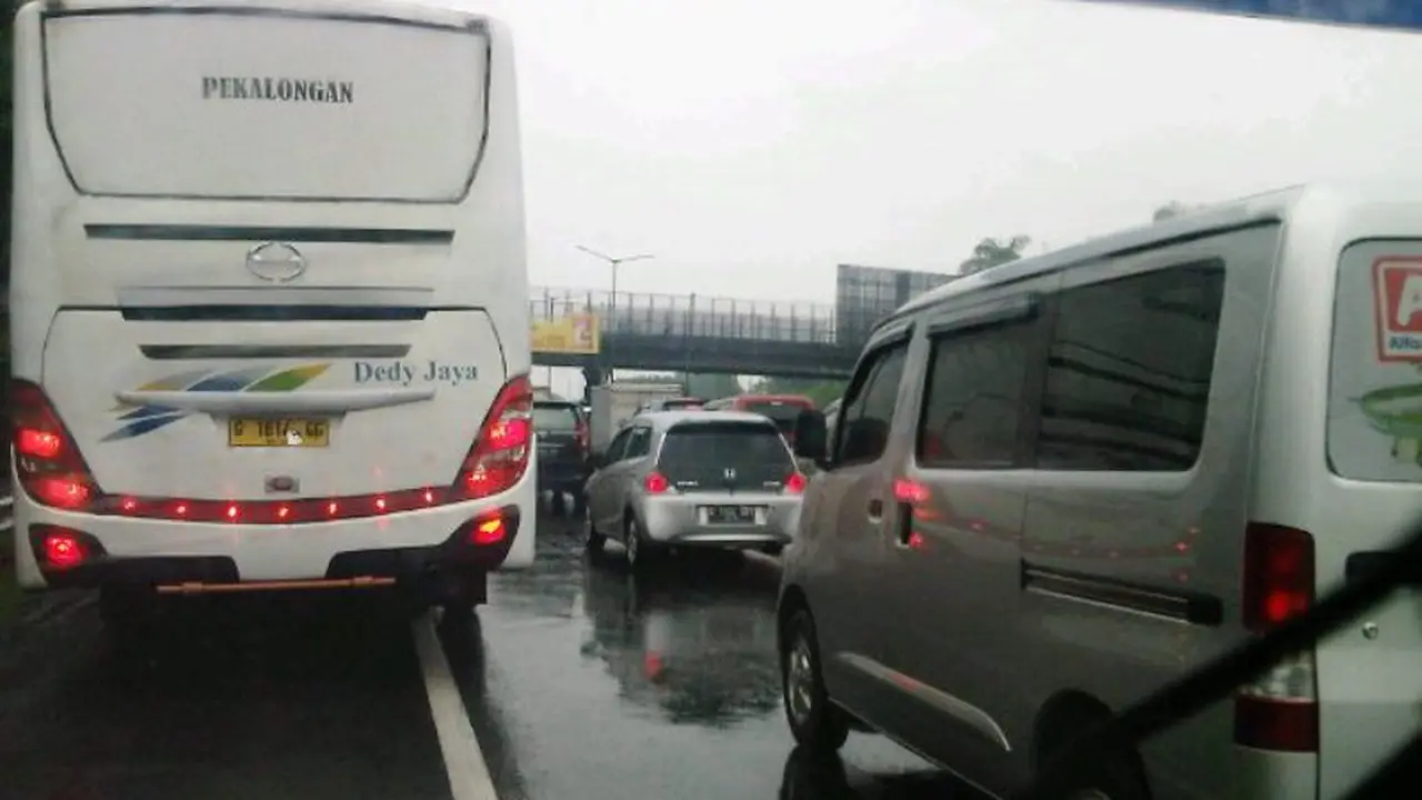 20160415-macet-jakarta-tol