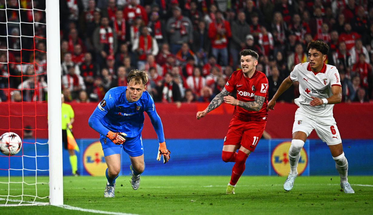 Menjamu SC Braga di Freiburg im Breisgau, Jerman, SC Frieburg sejatinya tertinggal agregat 1-2 pada leg pertama semifinal. (AP Photo/DPA/Philipp von Ditfurth)
