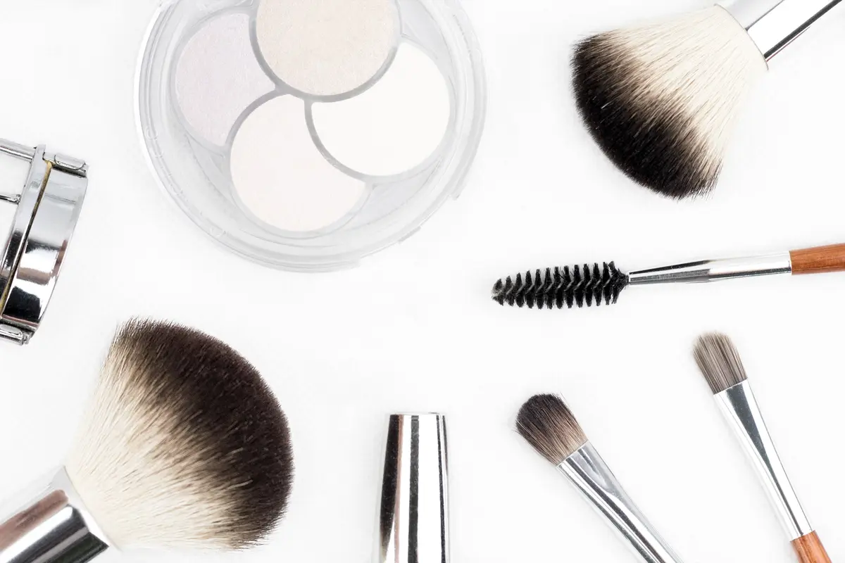 Beda Alat Makeup Beda Pula Cara Membersihkannya, Simak Penjelasannya di Sini