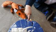 Ide aktivitas sensorik kreatif untuk balita 2–3 tahun yang mudah, murah, dan bermanfaat bagi perkembangan anak. (Foto: freepic.diller/Freepik)