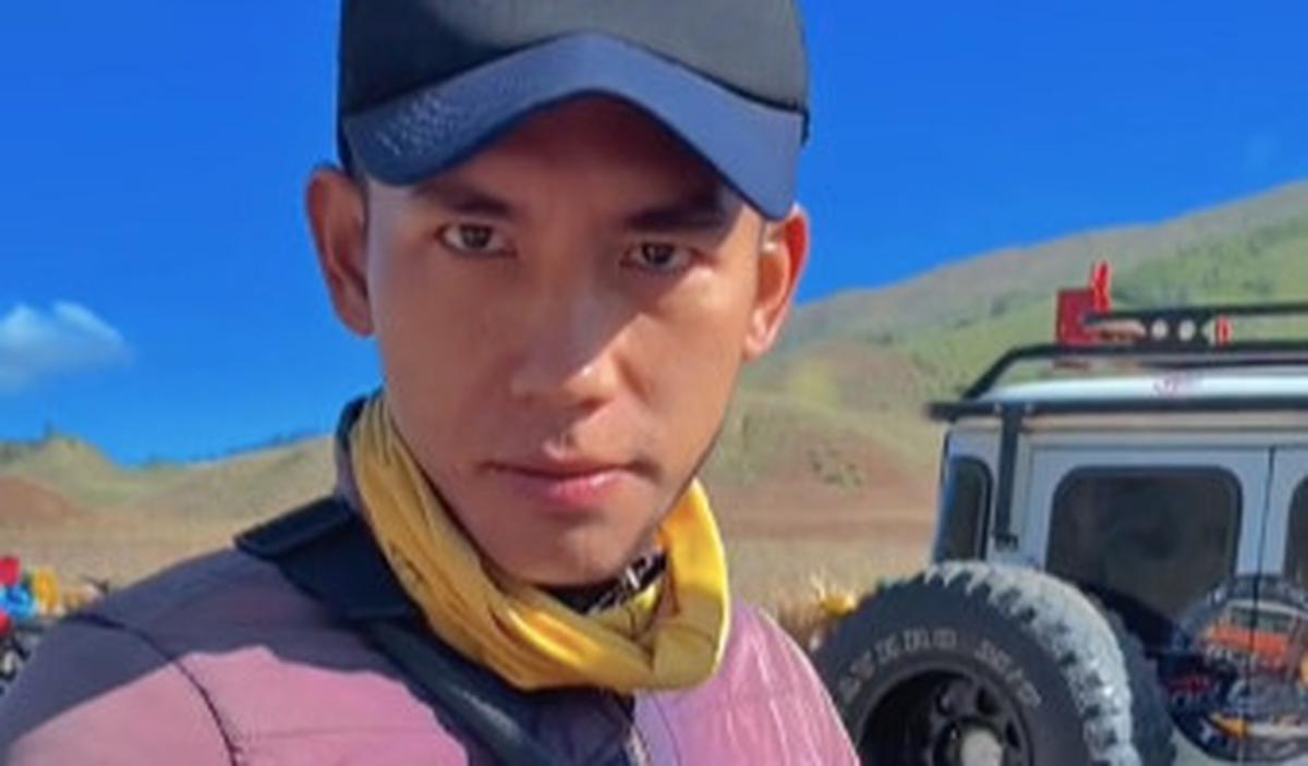 “Hoki sebulan dipake ketemu Prince Mateen di Bromo,” tulisnya dalam keterangan video. <br>