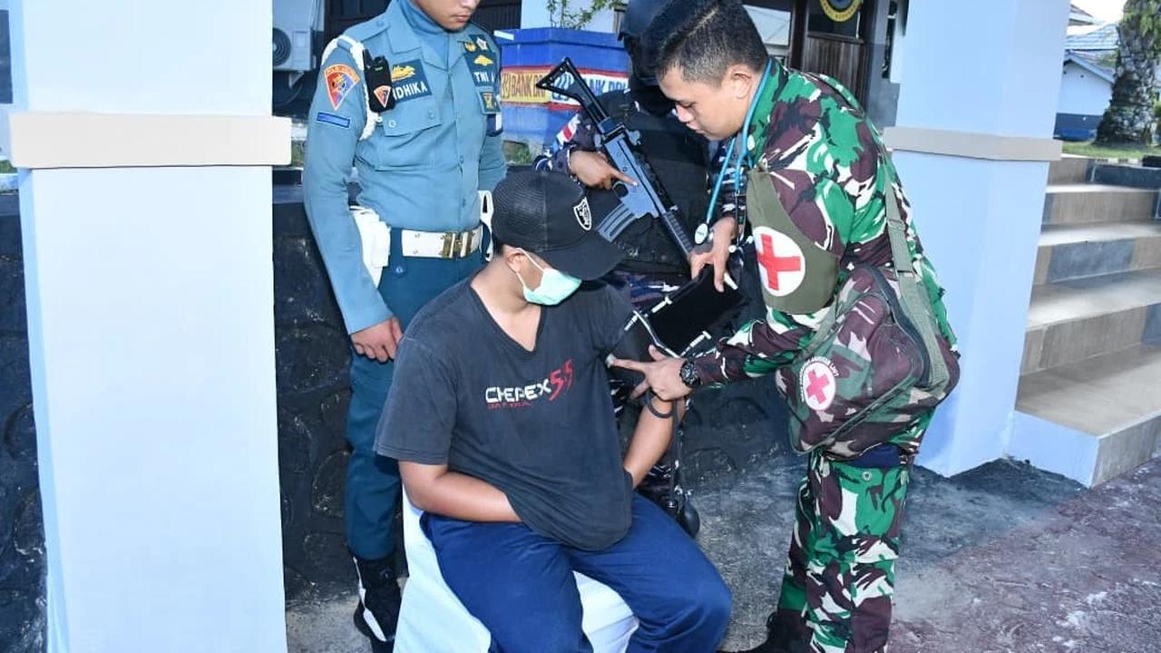 FOTO: TNI AL Gagalkan Penyelundupan Ribuan Kosmetik Ilegal di Perbatasan Sebatik