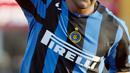 4. Christian Vieri - Tampil apik bersama Lazio membuat Inter Milan kepincut mendatangkan Vieri. Bobo Vieri diboyong seharga 32 juta euro pada musim 1999/2000. (AFP/Nico Casamassima)
