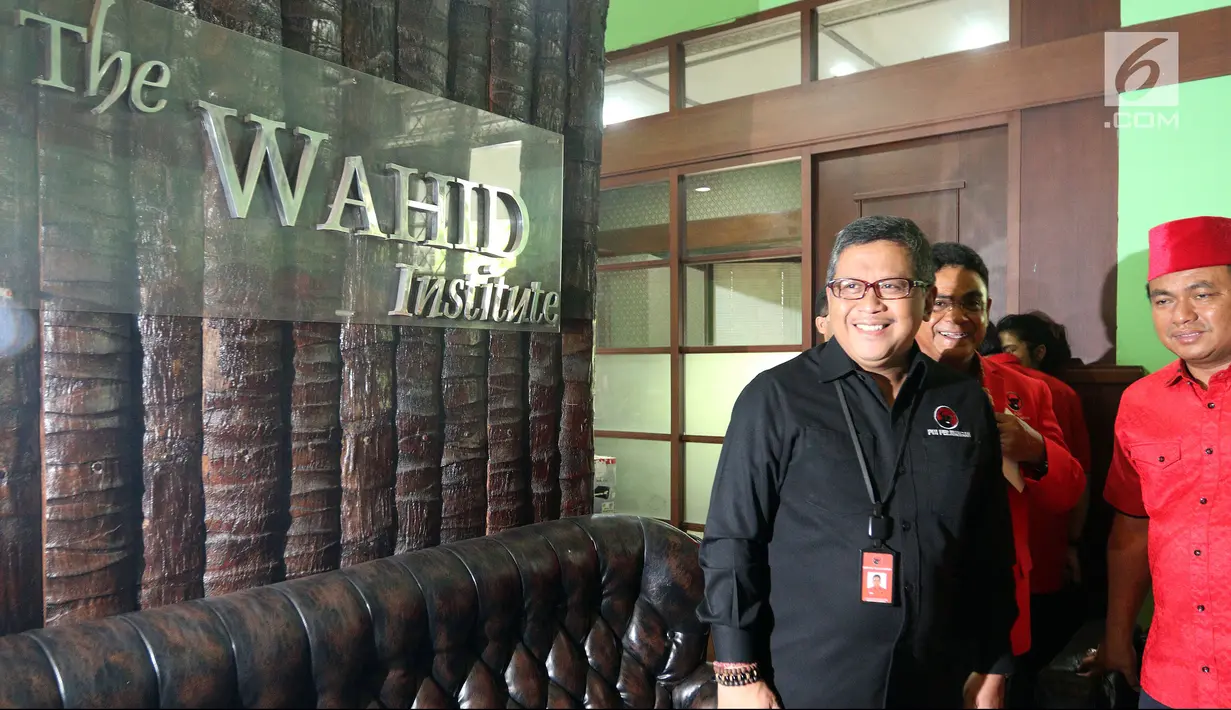 Suasana jelang pertemuan Sekjen PDIP Hasto Kristiyanto dengan Direktur Eksekutif The Wahid Institude Yenny Wahid di kantor The Wahid Institude, Jalan Taman Amir Hamzah No 8 Menteng, Jakarta Pusat,  Senin (5/2). (Liputan6.com/JohanTallo)