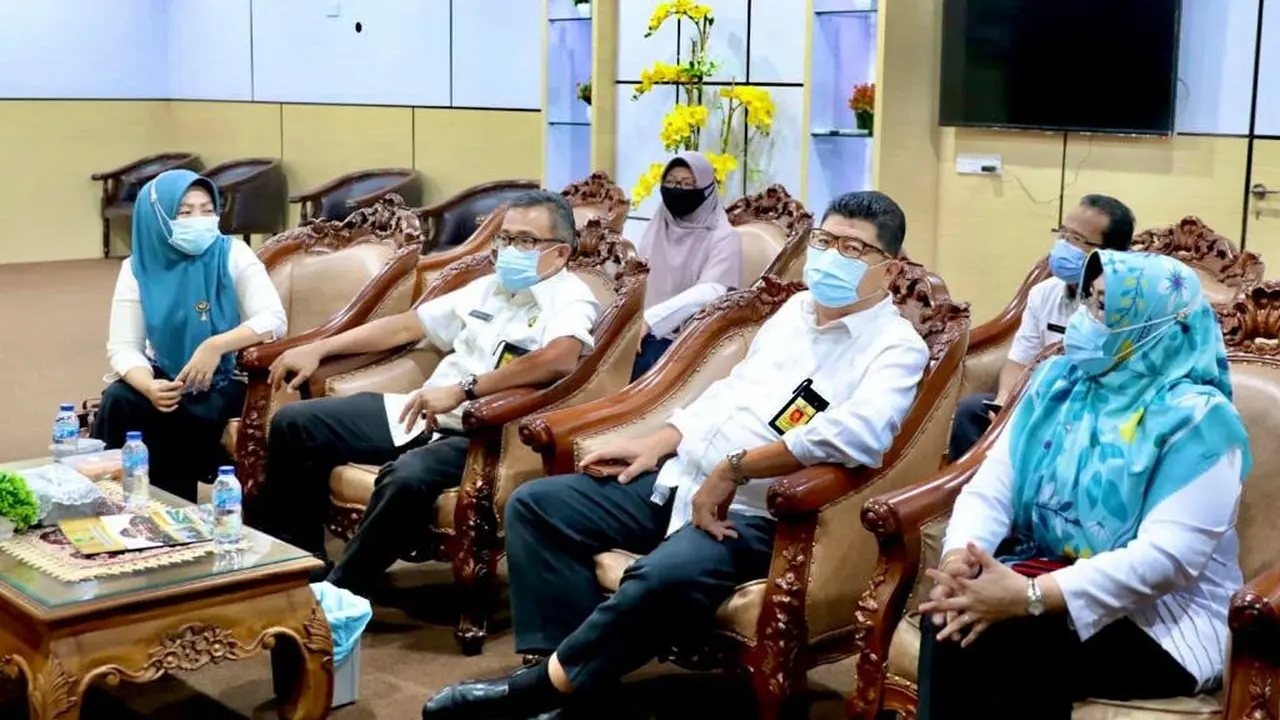 Sekretaris Daerah (Sekda) Kota Batam, Jefridin Hamid, mengikuti gelar Kampanye Virtual Gerakan Nasional Netralitas Aparatur Sipil Negara (GNN-ASN) di Kantor Wali Kota Batam, Rabu (7/10/2020).