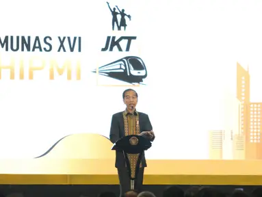 Presiden Joko Widodo memberikan sambutan saat membuka Musyawarah Nasional XVI HIPMI di Hotel Sultan, Jakarta, Senin (16/9/2019). Munas tersebut bertemakan Melanjutkan Peran HIPMI sebagai Lokomotif Pembangunan Ekonomi Berkeadilan. (Liputan6.com/Angga Yuniar)