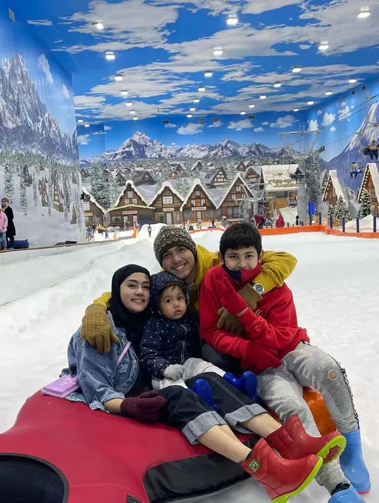 Rifky Balweel dan istri (Instagram/bibyalraen13)