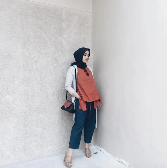 Gaya hijab ala Ayudia Bing Slamet. (ayudiac/instagram)