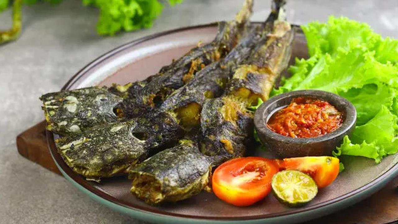 Langkah Mudah Menggoreng Lele agar Tidak Mengkerut dan Menyengat
