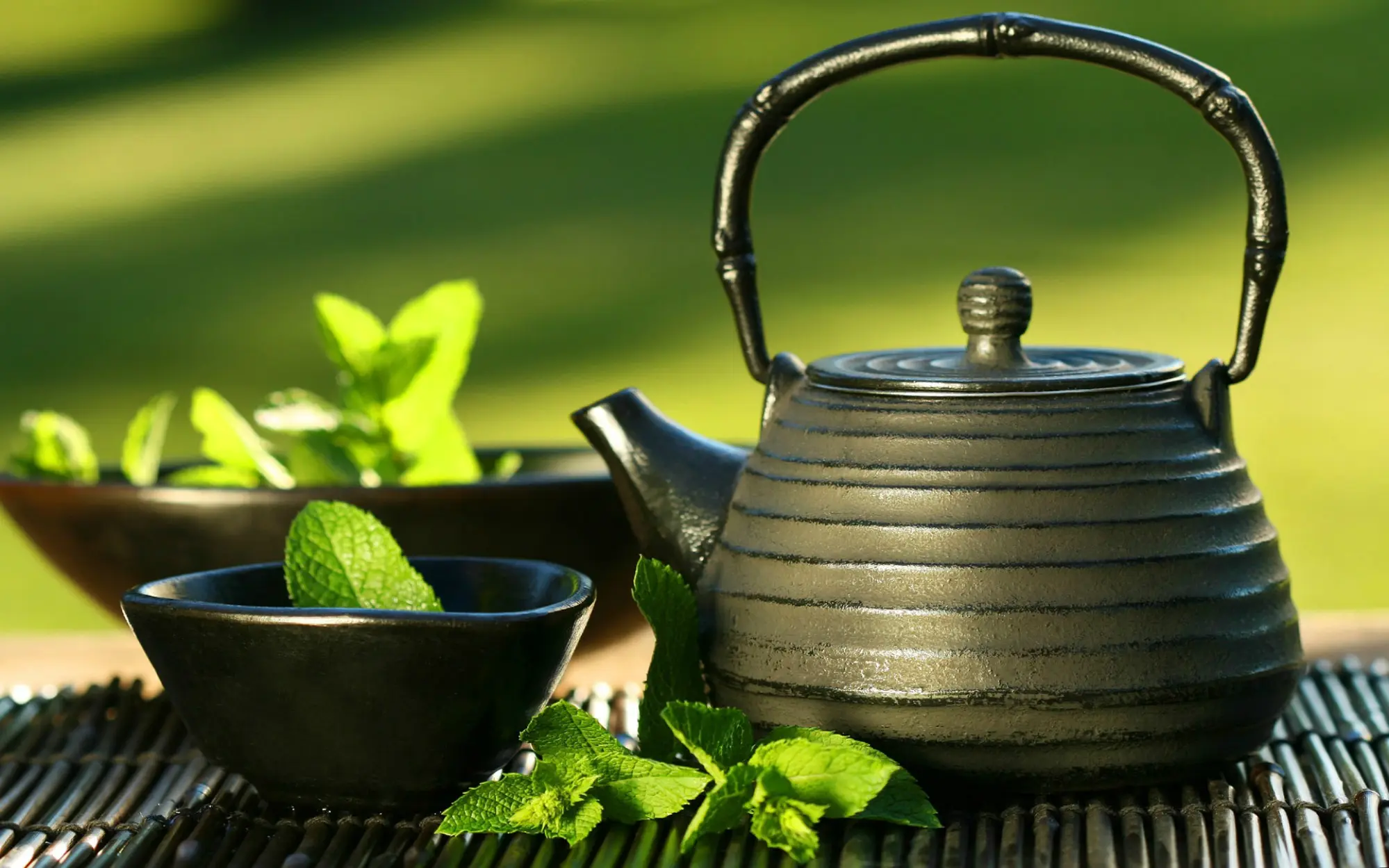 Ternyata memanaskan teh di microwave bisa buat kamu lebih sehat. Kok bisa? (Sumber Foto: themagicpads.com)