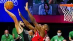 Pebasket Boston Celtics, Jayson Tatum, berusaha memasukkan bola saat melawan Toronto Raptors pada laga NBA di Lake Buena Vista, Senin (7/9/2020). Boston Celtics menang telak 111-89 atas Toronto Raptors. (AP/Mark J. Terrill)