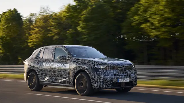 BMW iX5 Hydrogen hasil kolaborasi dengan Toyota hadir dengan efisiensi tinggi, jarak tempuh panjang, dan pengisian bahan bakar super cepat (BMW)