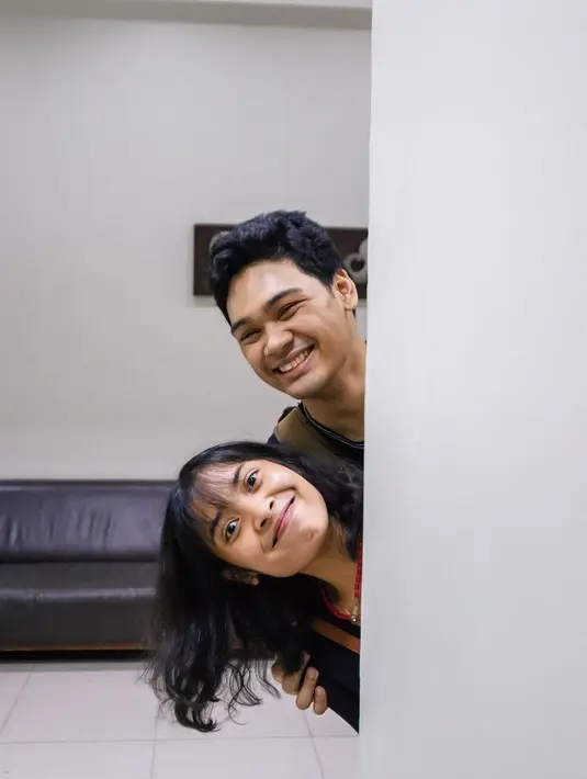 <p>Dihimpun dari berbagai sumber, Grego dan penyanyi jebolan X Factor Indonesia musim pertama itu berpacaran sejak tahun 2015 silam. Sekitar lima tahun menjalin asmara, keduanya mantap melanjutkan ke jenjang yang lebih serius. [Instagram/mikha97]</p>