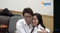 Richard Lee bersama istri. (Tangkapan layar Halo Selebriti/ YouTube SCTV)