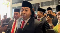 Komedian Alfiansyah alias Komeng usai dilantik jadi anggota DPD RI di Kompleks Parlemen Senayan, Jakarta, hari ini, Selasa (1/10/2024). (Merdeka.com/Alma Fikhasari)