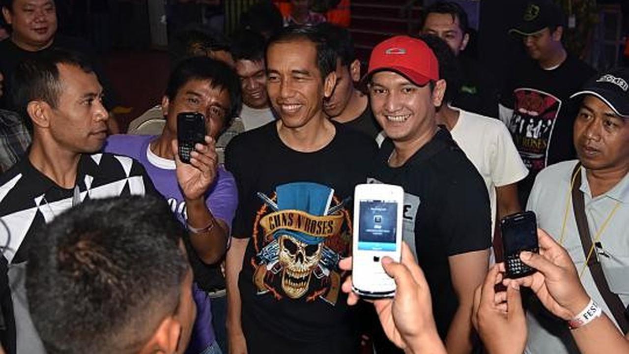 Berkaos GNR, Jokowi bergoyang di konser Guns N Roses